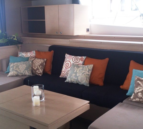 Catamaran MAGEC -  Salon Seating 2