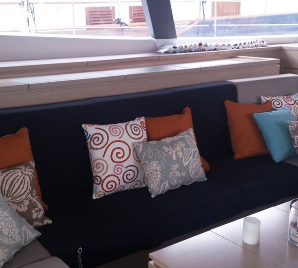 Catamaran MAGEC -  Salon seating