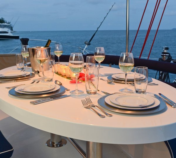 Catamaran NKALINDAU - Aft Deck Dining