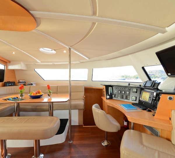 Catamaran NKALINDAU -  Salon