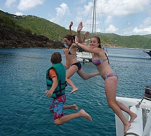 Catamaran VICTORIA -  Jumping for Joy