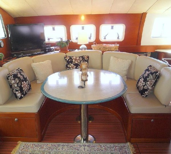 Catamaran VICTORIA -  Salon Dining