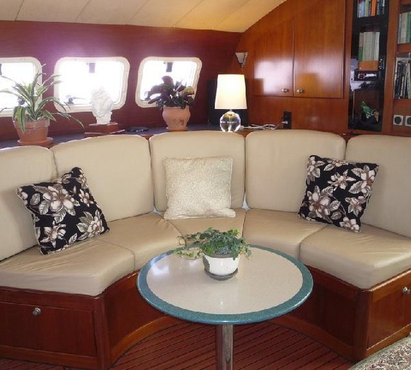 Catamaran VICTORIA -  Salon Seating