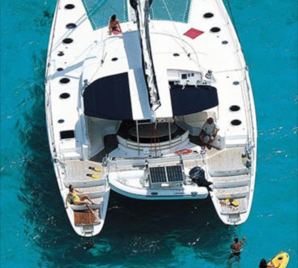 Catamaran WHALE - 002