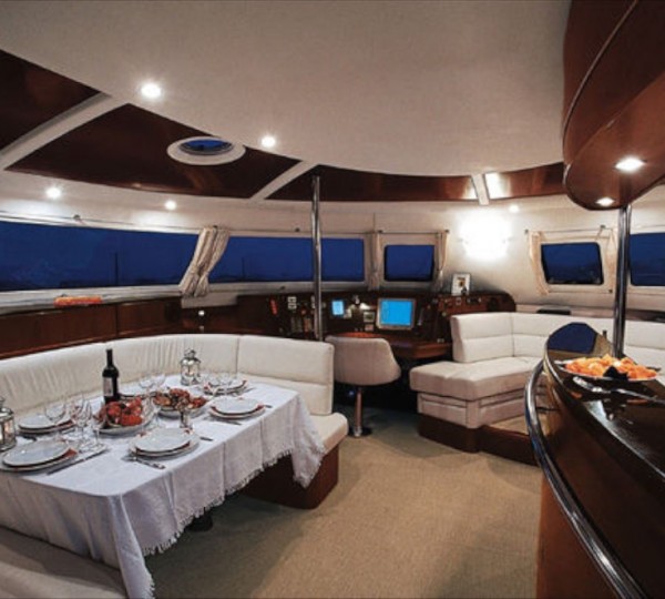 Catamaran WHALE - 008