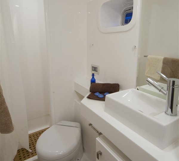 CatamaranTURETE - Guest Ensuite 2
