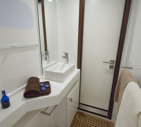 CatamaranTURETE - Guest Ensuite