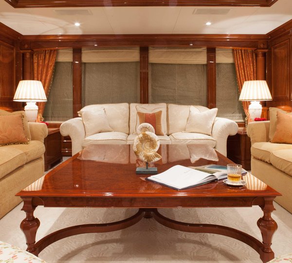 Charter Yacht ST DAVID -  Salon Seating