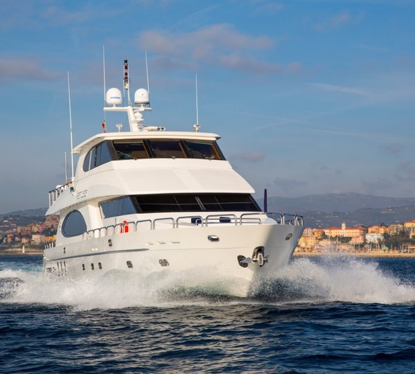 Charter yacht RESTLESS - Cruising