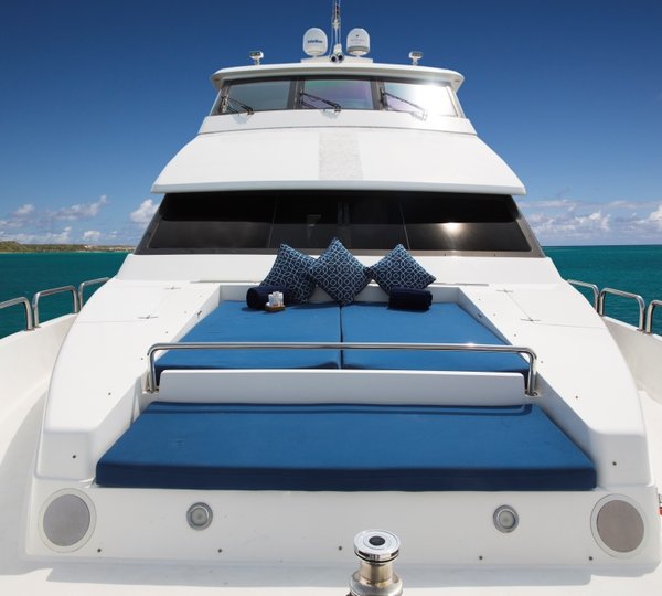 Charter yacht RESTLESS - Fordeck