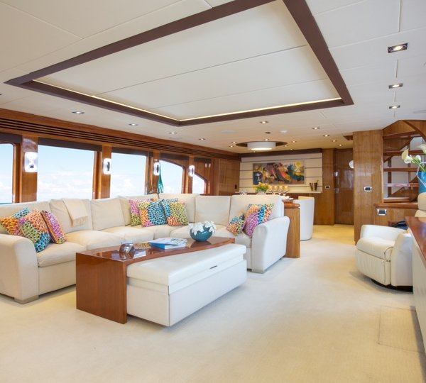 Charter yacht RESTLESS - Main Salon