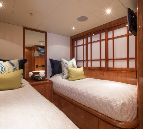 Charter yacht RESTLESS - Twin Cabin