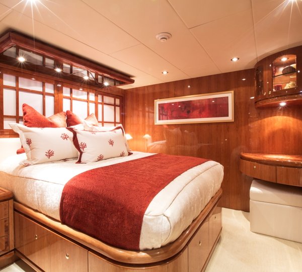 Charter yacht RESTLESS - VIP Cabin