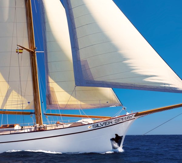 Classic SY SILVER SPRAY - Under sail