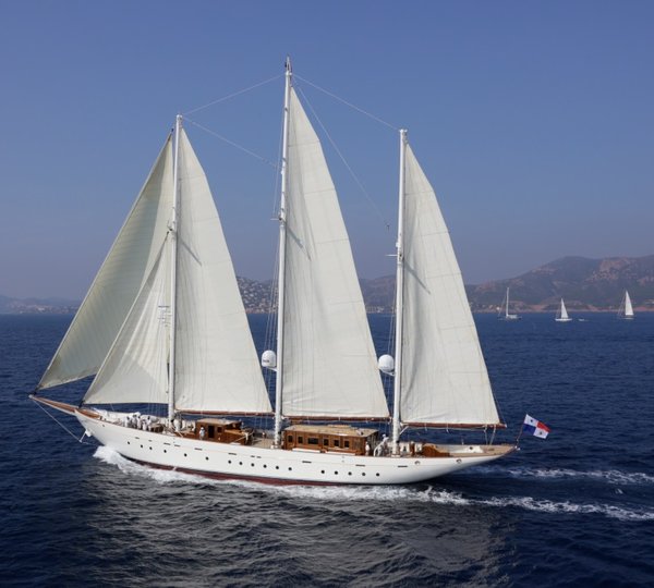 Classic Sailing Yacht XARIFA -  Main