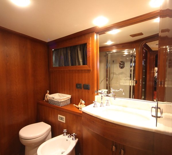 Classic Yacht HATHOR -  Guest Ensuite