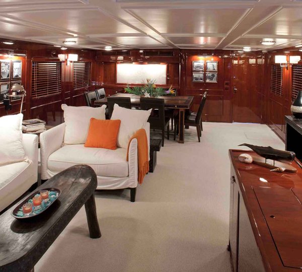 Classic Yacht THE HIGHLANDER -  Main Salon 2