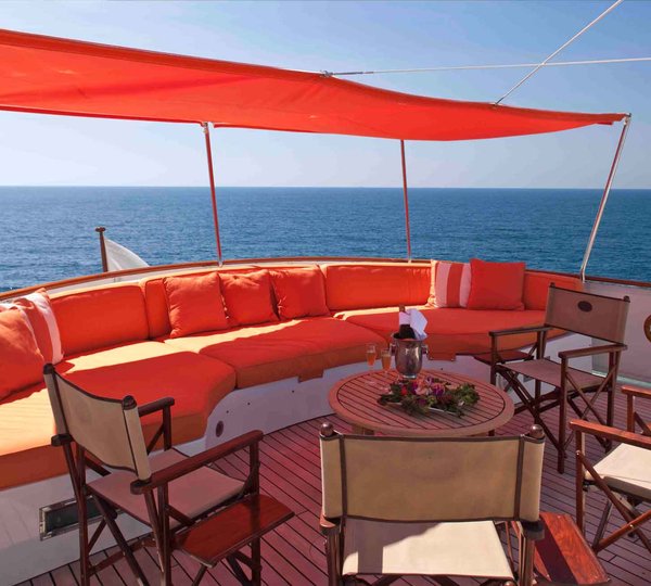Classic Yacht THE HIGHLANDER -  Sundeck