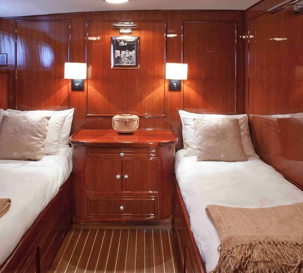 Classic Yacht THE HIGHLANDER -  Twin Cabin