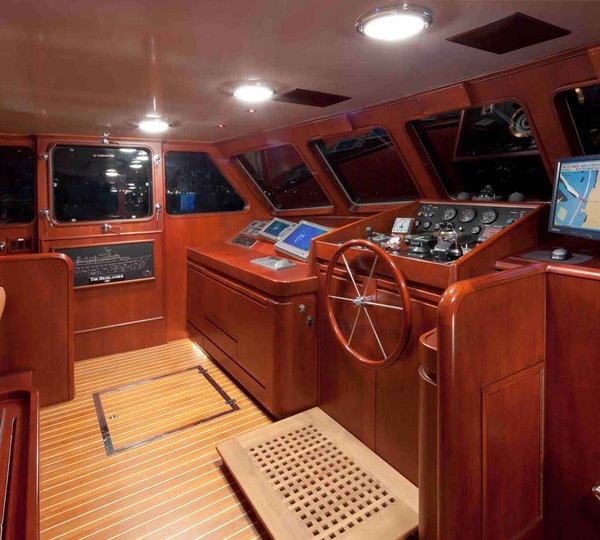 Classic Yacht THE HIGHLANDER -  Wheelhouse