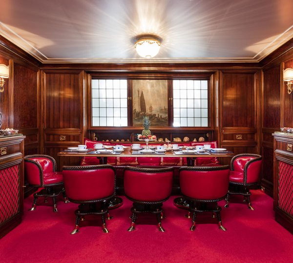 Classic sail yacht CROCE DEL SUD - Formal Dining