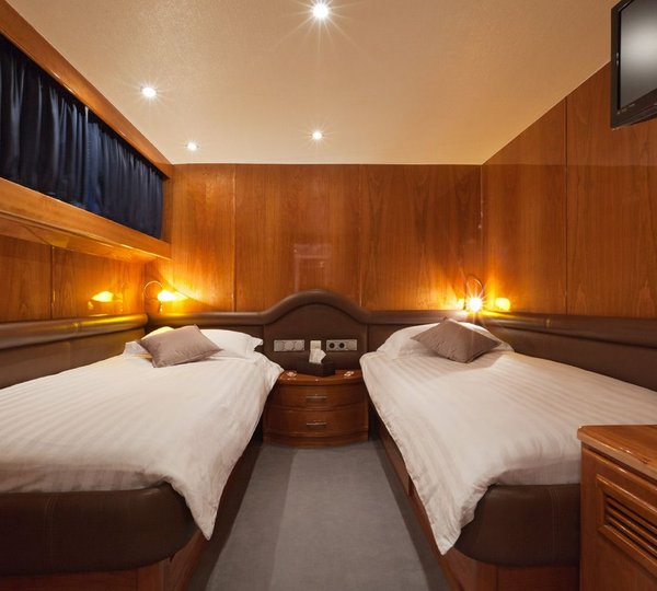 Classic yacht DUNE -  Twin Cabin