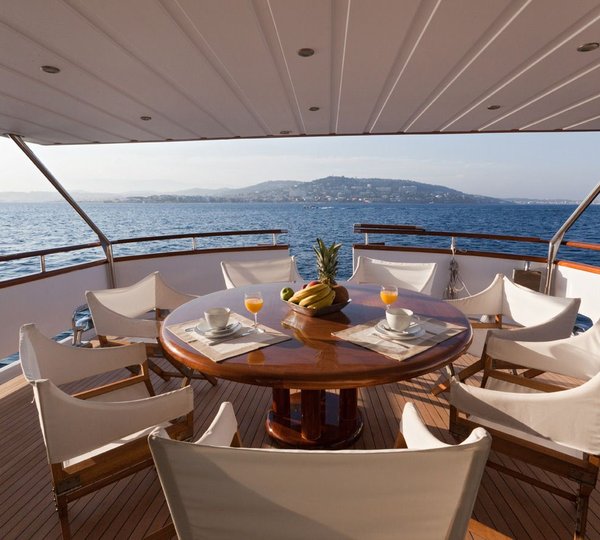 Classic yacht DUNE - Aft Deck Al Fresco Dining