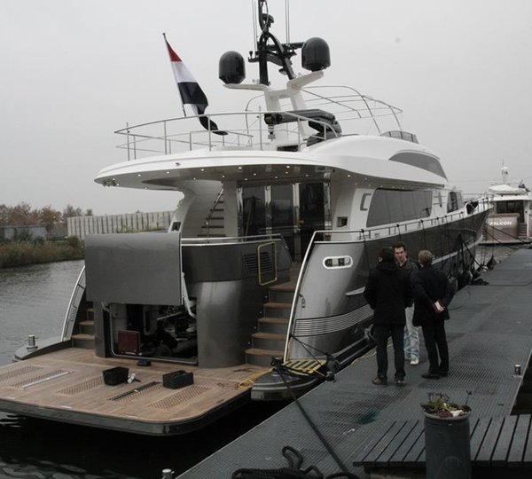 Continental III 26.00 RPH Yacht - aft view