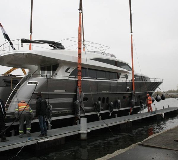 Continental III 26.00 RPH Yacht on the water