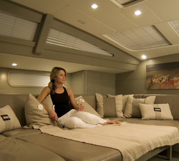 Crackerjack - Saloon Lounge