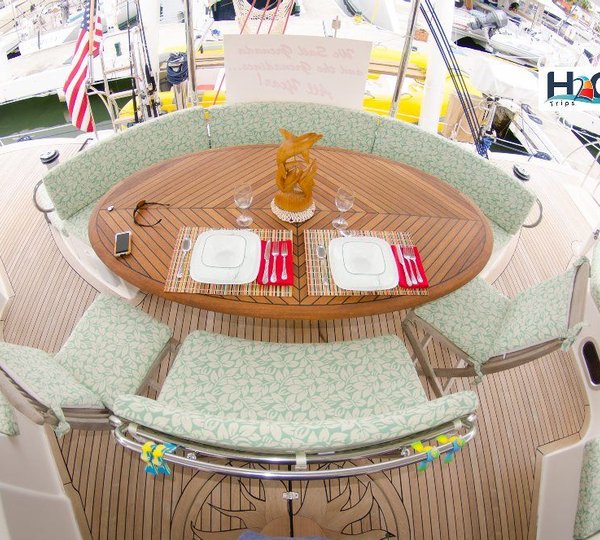 DELPHINE -  Cockpit Dining