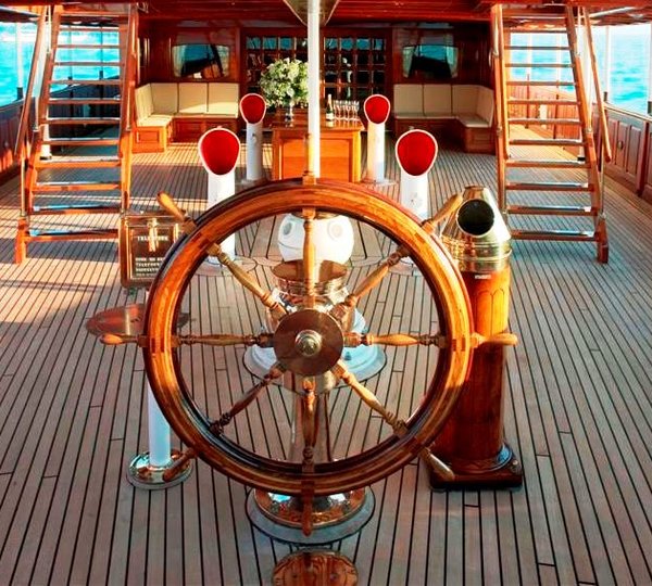 DELPHINE - Aft Deck