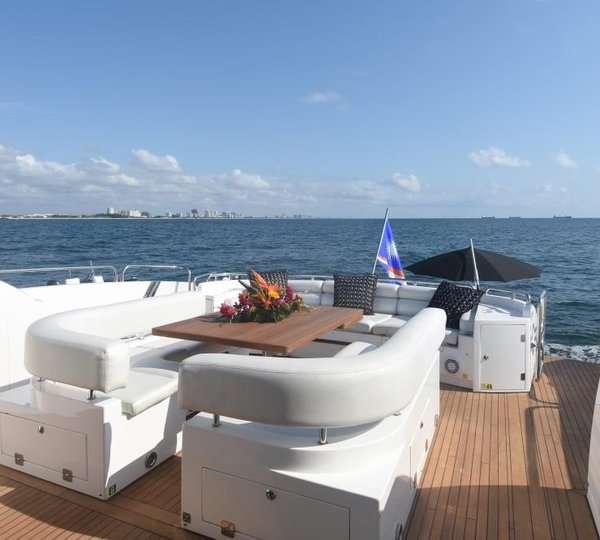 DOUBLE D - Aft deck