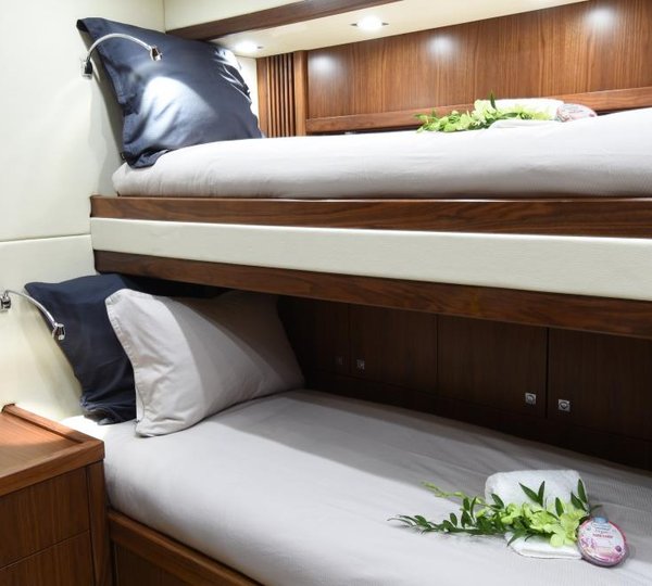 DOUBLE D - Twin with upper bunk