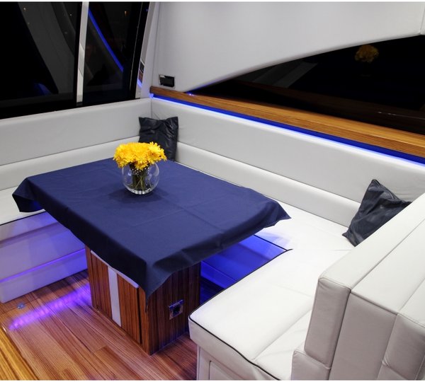 DUJE - Upper salon 2