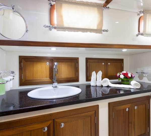 Dallinghoo - Master Cabin Ensuite