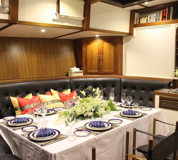 Dallinghoo - Table setting