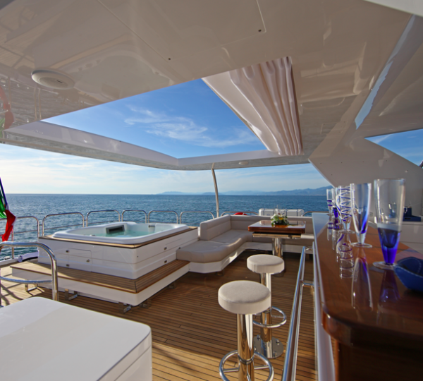 Delfino 93 Motor Yacht Sundeck