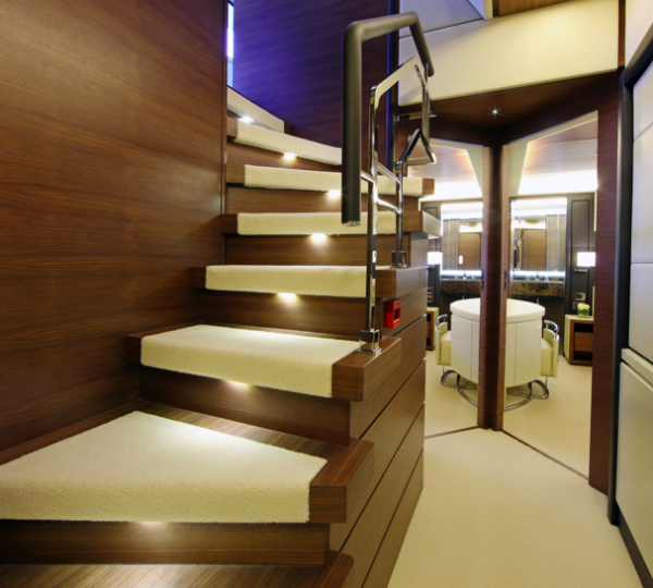 Delfino 93 motoryacht VIP