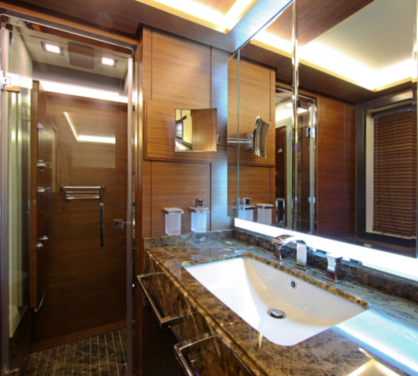 Delfino 93 yacht twin cabin bathroom