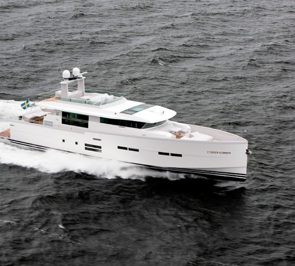 Delta 88 IPS Yacht at full speed