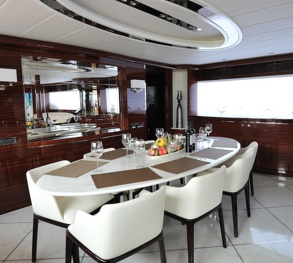 Dining table on board of the RP 110 Horizon motor yacht Lady Gaga