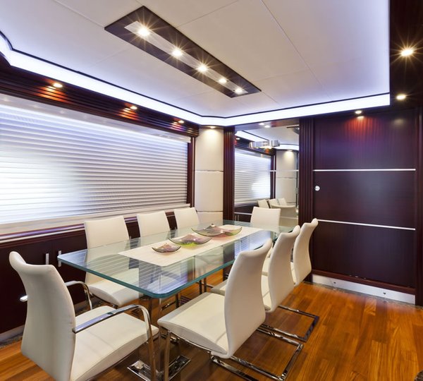 Dominator 860 Yacht -  Formal Dining