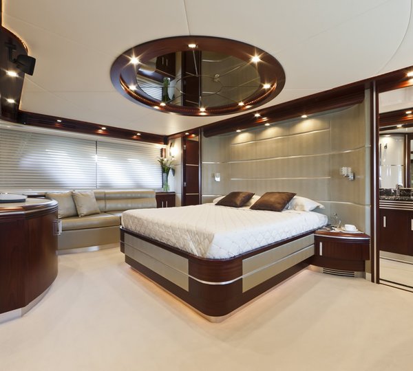 Dominator 860 Yacht -  Master Cabin