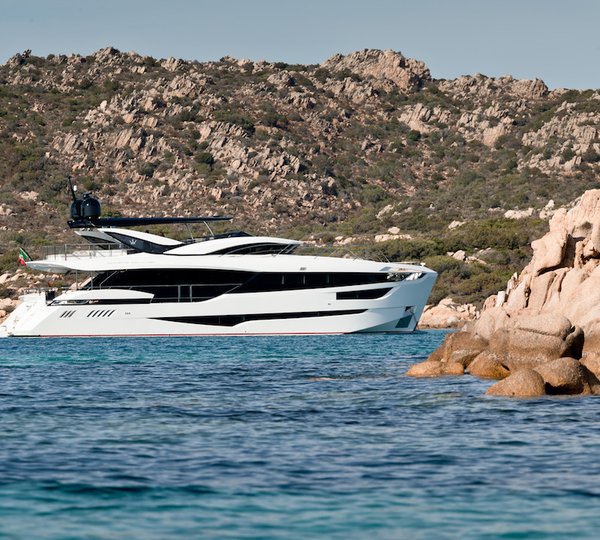 Dominator yacht KALLIENTE - photo Jeff Brown