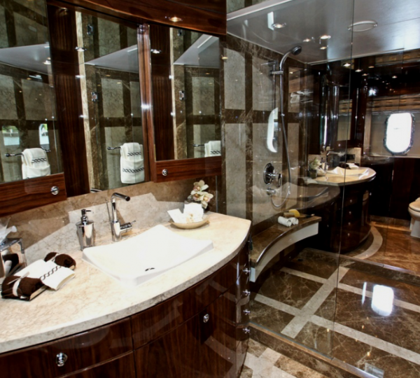 Donna Marie Yacht - Owner Head