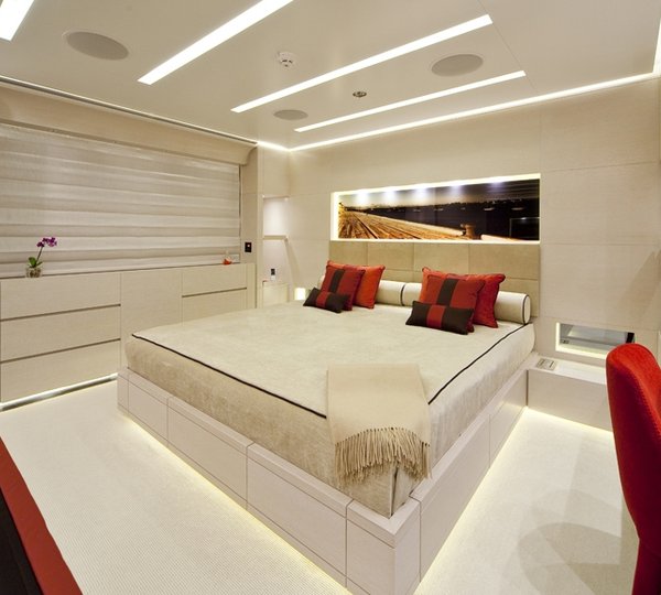 Double guest cabin with red detials - BARAKA