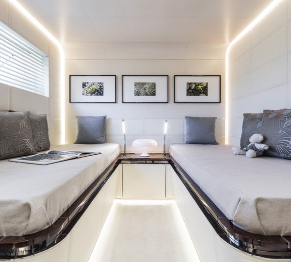 Dreamline 34m Yacht - Guest Cabin