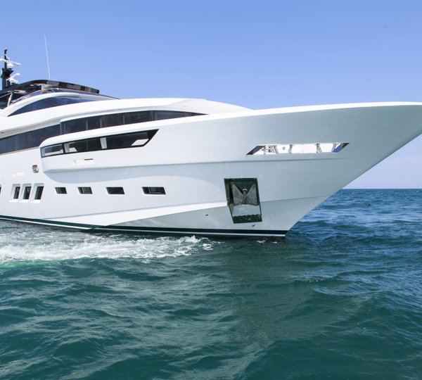 Dreamline 34m Yacht - front view