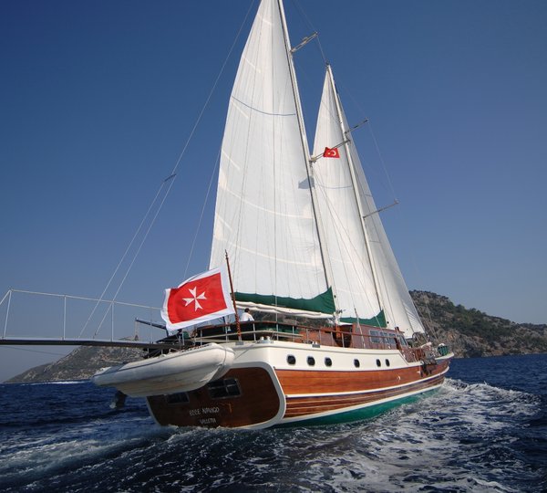ECCE NAVIGO -  Aft View